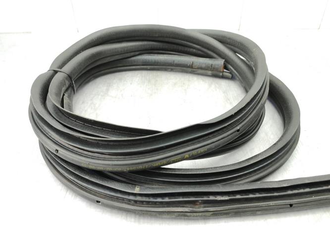 Joint de porte avant droite OPEL VIVARO 1 PHASE 2 Diesel