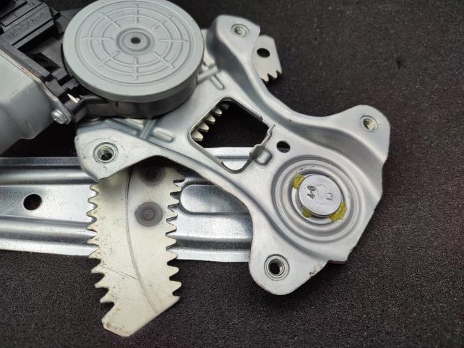 Leve vitre electrique arriere droit NISSAN JUKE 1 PHASE 2 Diesel