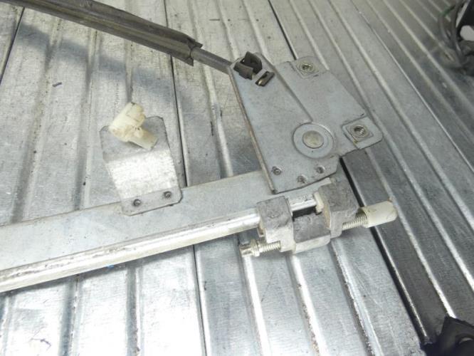 Leve vitre electrique arriere droit AUDI 100 2 PHASE 1 Essence