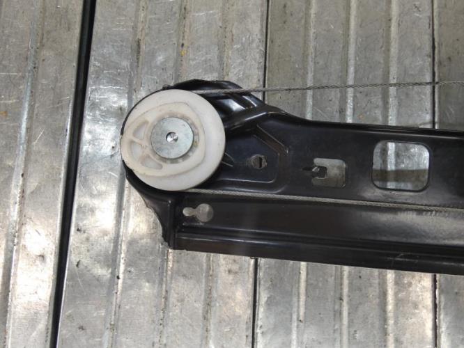 Leve vitre electrique arriere gauche MERCEDES CLASSE C 203 PHASE 2 Diesel