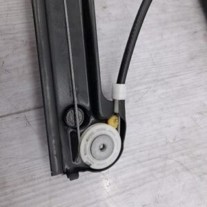 Leve vitre electrique arriere gauche VOLKSWAGEN POLO 5 PHASE 1 Essence