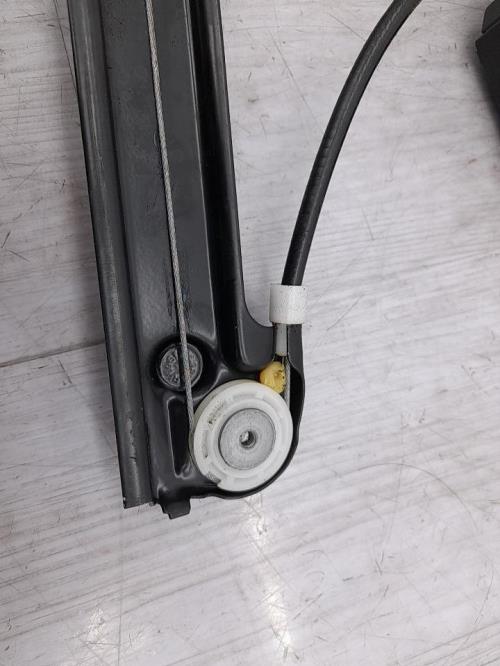 Leve vitre electrique arriere gauche VOLKSWAGEN POLO 5 PHASE 1 Essence