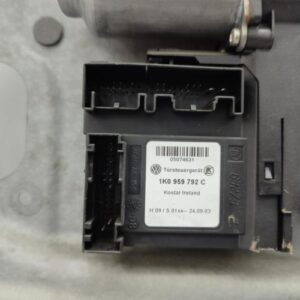 Leve vitre electrique avant droit VOLKSWAGEN TOURAN 1 PHASE 1 Diesel