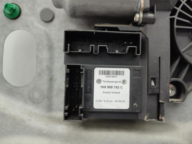 Leve vitre electrique avant droit VOLKSWAGEN TOURAN 1 PHASE 1 Diesel