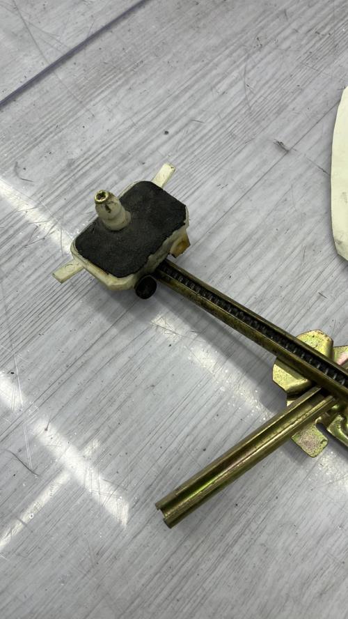 Leve vitre electrique avant droit RENAULT R19 PHASE 1 Diesel