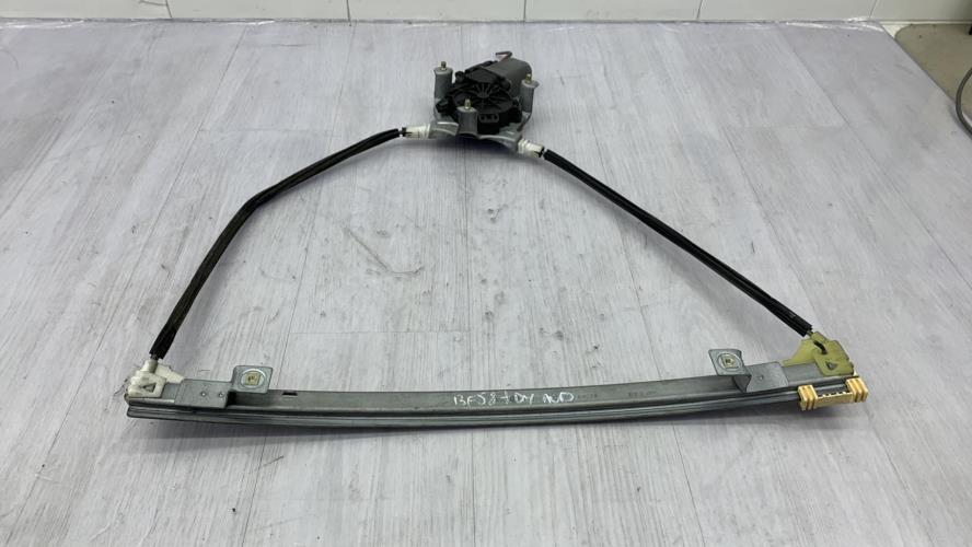 Leve vitre electrique avant droit RENAULT CLIO 2 PHASE 1 Essence