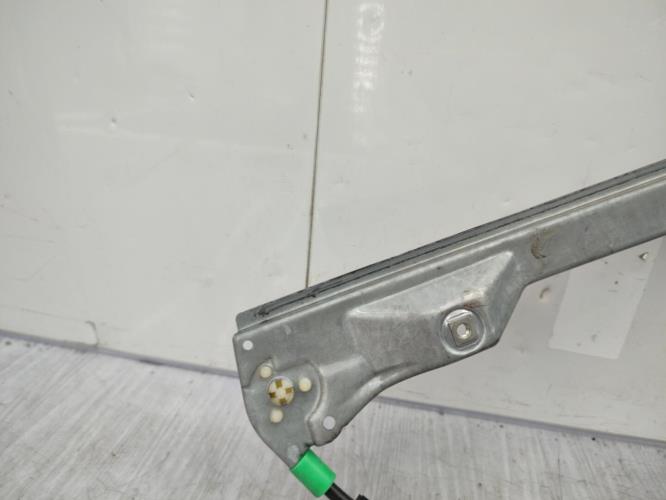 Leve vitre electrique avant droit RENAULT CLIO 2 PHASE 1 Essence