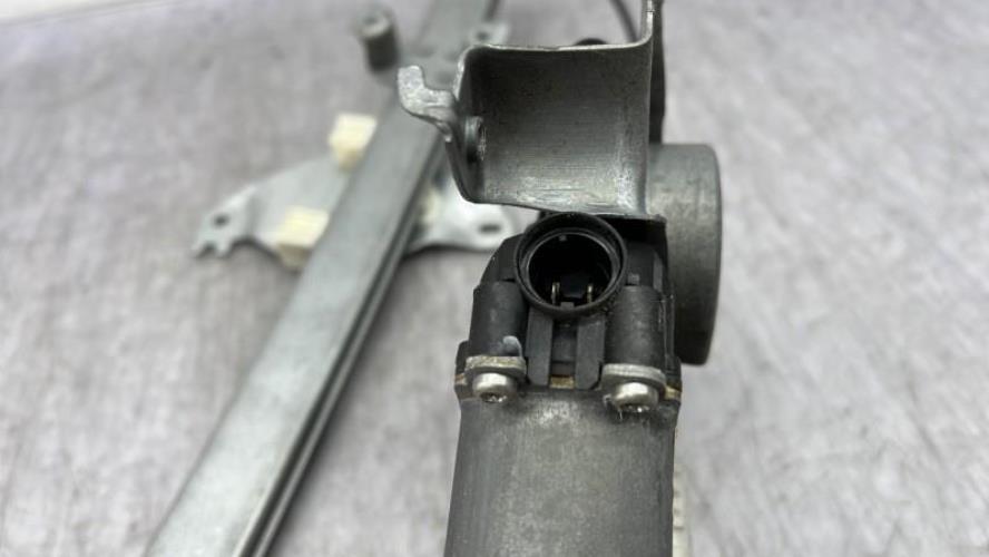 Leve vitre electrique avant droit NISSAN ALMERA TINO PHASE 2 Essence