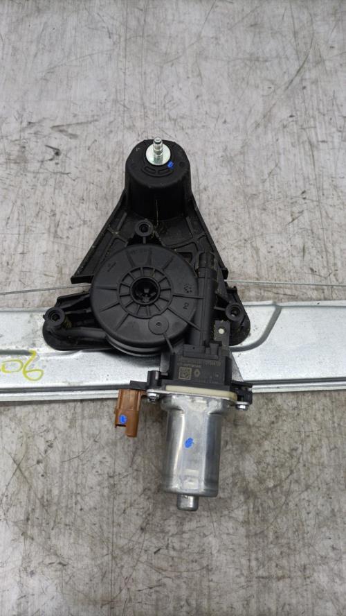 Leve vitre electrique avant droit DACIA SANDERO 3 STEPWAY Essence/GPL/Hybride