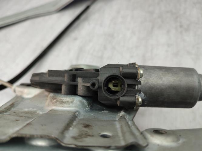 Leve vitre electrique avant droit RENAULT CLIO 3 PHASE 2 Essence