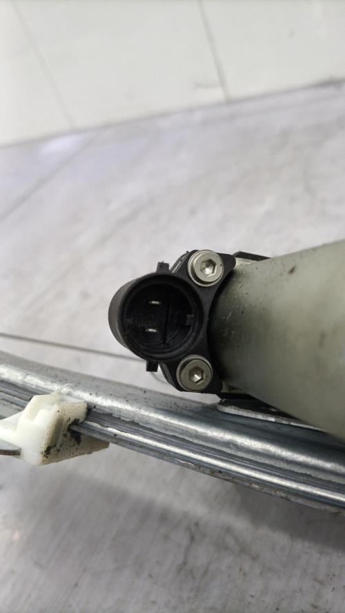 Leve vitre electrique avant droit DACIA SANDERO 1 Diesel