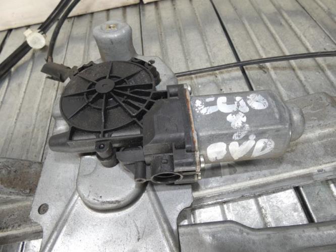 Leve vitre electrique avant droit RENAULT CLIO 3 PHASE 1 Diesel