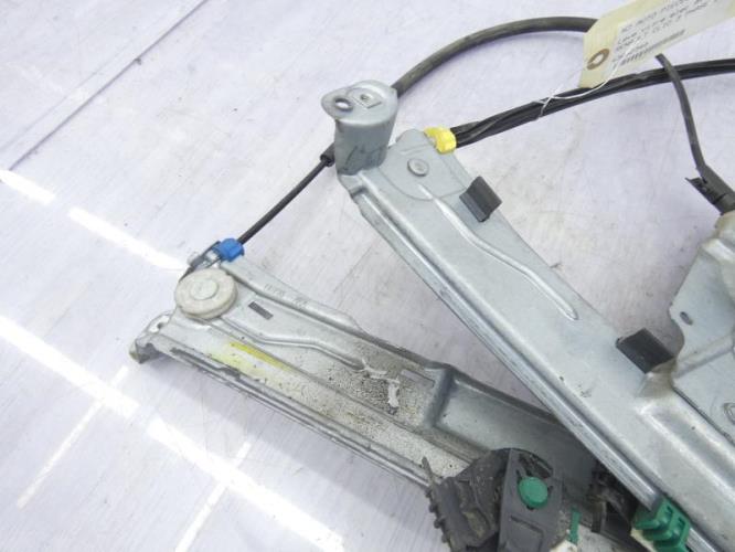 Leve vitre electrique avant droit RENAULT CLIO 3 PHASE 1 Diesel