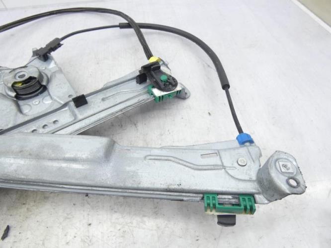 Leve vitre electrique avant droit RENAULT CLIO 3 PHASE 2 Diesel