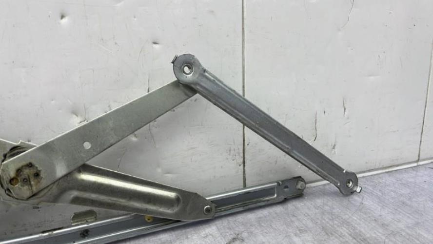 Leve vitre electrique avant droit SUZUKI SWIFT 3 Diesel