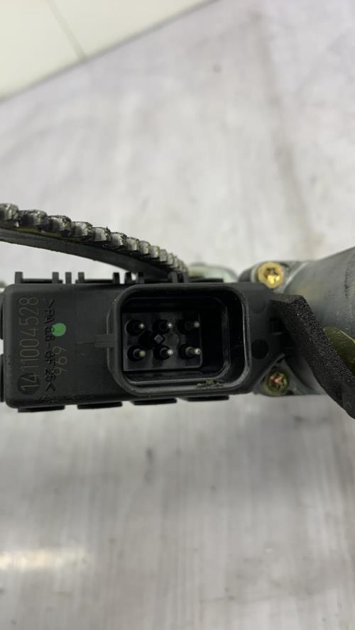 Leve vitre electrique avant droit OPEL ZAFIRA A PHASE 1 Diesel