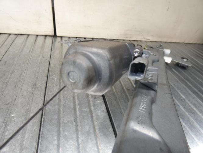 Leve vitre electrique avant droit PEUGEOT 207 PHASE 1 Diesel