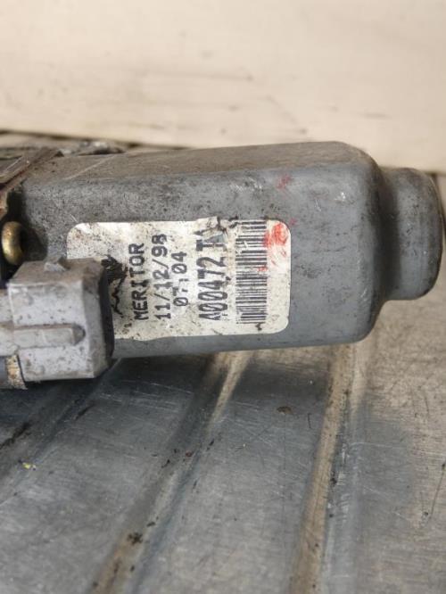 Leve vitre electrique avant droit PEUGEOT 106 PHASE 2 Essence