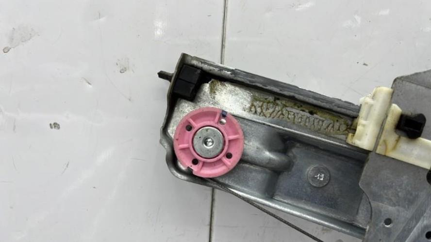 Leve vitre electrique avant droit PEUGEOT 208 1 PHASE 2 Diesel