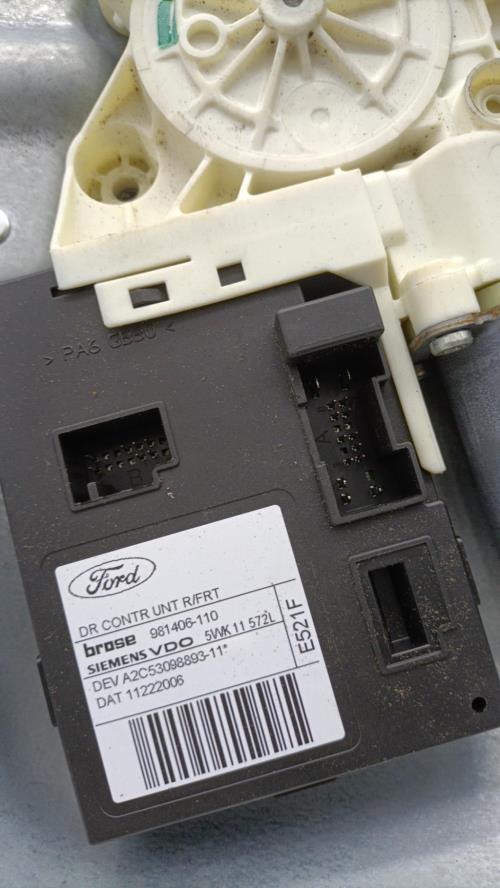 Leve vitre electrique avant droit FORD FOCUS 2 PHASE 1 Diesel