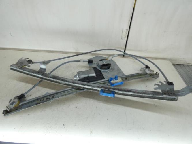 Leve vitre electrique avant droit RENAULT