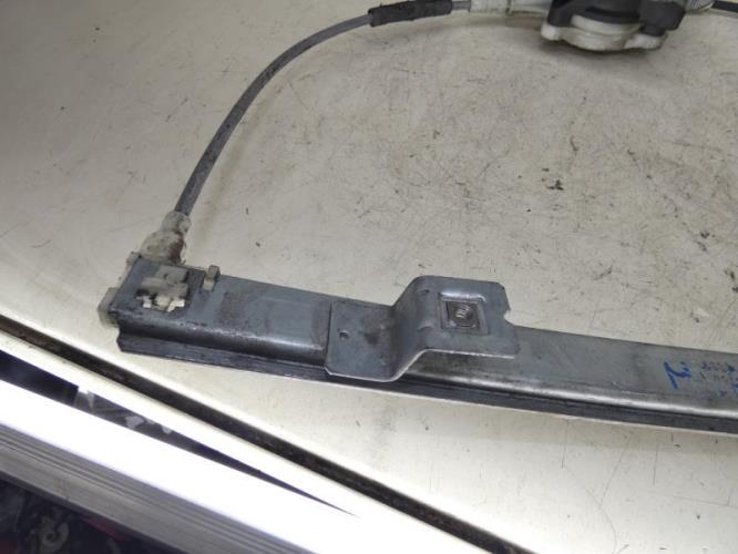 Leve vitre electrique avant droit RENAULT