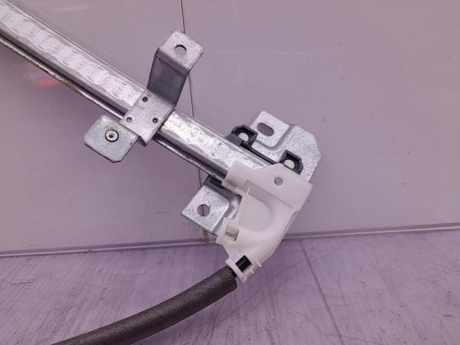 Leve vitre electrique avant gauche FORD FIESTA 4 PHASE 2 Essence