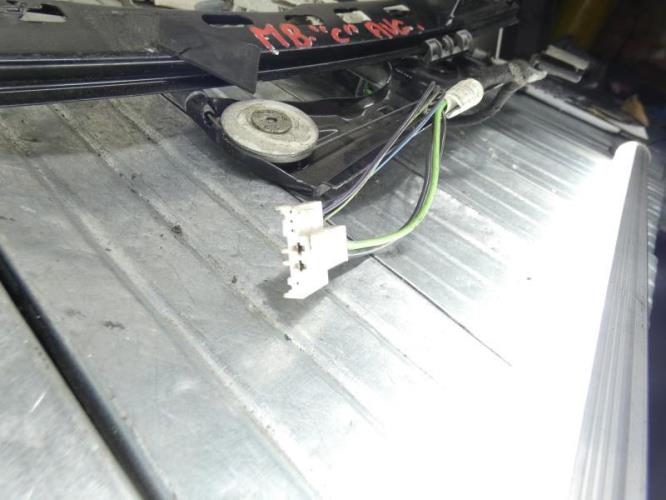 Leve vitre electrique avant gauche MERCEDES CLASSE C 203 PHASE 1 BREAK Diesel