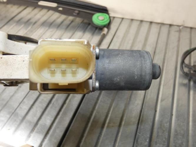 Leve vitre electrique avant gauche BMW SERIE 1 E87 PHASE 1 Diesel