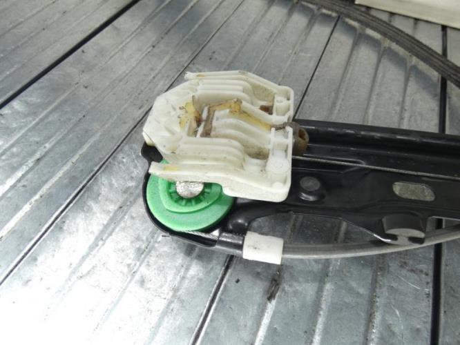 Leve vitre electrique avant gauche BMW SERIE 1 E87 PHASE 1 Essence