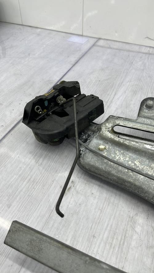 Leve vitre electrique avant gauche RENAULT LAGUNA 1 PHASE 1 Essence