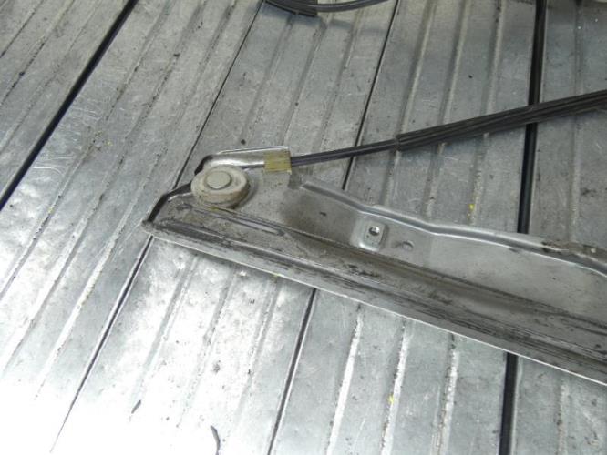 Leve vitre electrique avant gauche RENAULT CLIO 3 PHASE 1 Diesel