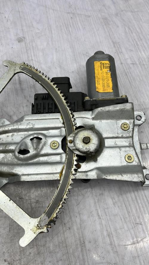 Leve vitre electrique avant gauche OPEL ZAFIRA A PHASE 1 Essence