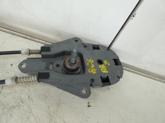 Leve vitre mecanique arriere droit PEUGEOT