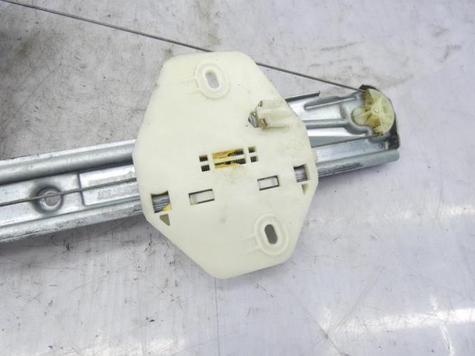 Leve vitre mecanique arriere droit RENAULT CLIO 2 PHASE 2 Essence