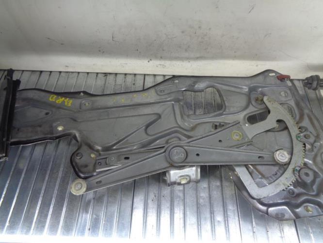 Leve vitre mecanique arriere droit RENAULT LAGUNA 1 PHASE 1 Diesel