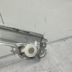 Leve vitre mecanique arriere droit RENAULT CLIO 3 PHASE 2 Diesel