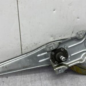Leve vitre mecanique arriere gauche TOYOTA YARIS 1 PHASE 2