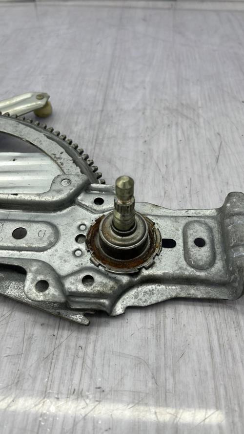 Leve vitre mecanique avant droit PEUGEOT 205 PHASE 2 Essence