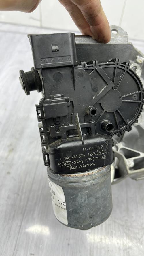 Moteur essuie glace avant FORD FIESTA 6 PHASE 1 Essence