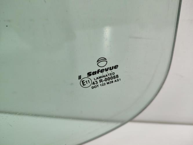 Pare brise FORD FIESTA 3 PHASE 1 Essence