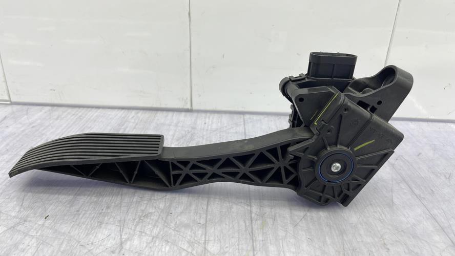 Pedale d'accelerateur OPEL MERIVA B PHASE 1 Essence