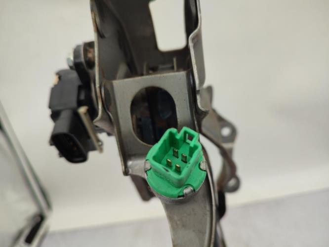Pedale de frein TOYOTA PRIUS 2 Essence/Hybride