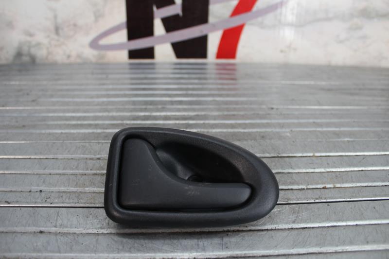 Poignee interieur arriere gauche RENAULT SCENIC 1 PHASE 1 Diesel