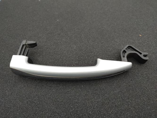 Poignee porte avant gauche CITROEN C5 2 Diesel