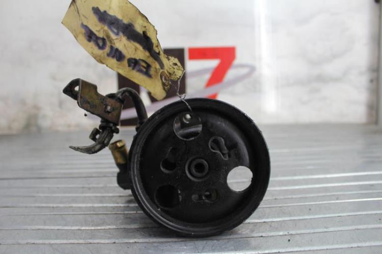 Pompe de direction FORD FIESTA 4 PHASE 1 Essence