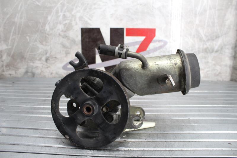 Pompe de direction TOYOTA YARIS 1 PHASE 1 Essence