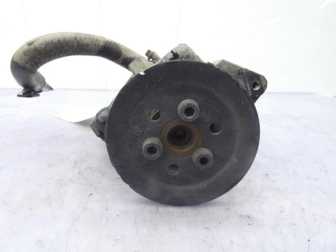 Pompe de direction VOLKSWAGEN VENTO Essence