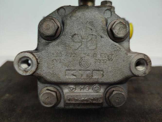 Pompe de direction VOLKSWAGEN GOLF 4 Essence