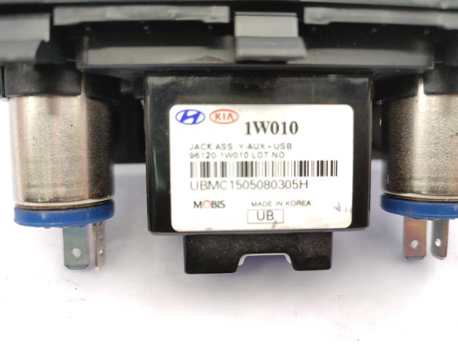 Prise port USB KIA RIO 3 PHASE 2 Essence